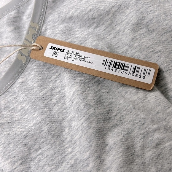 SKIMS Cotton Logo Super Cropped T Shirt in Light Heather Grey Size 4X NWT - Picture 6 of 8